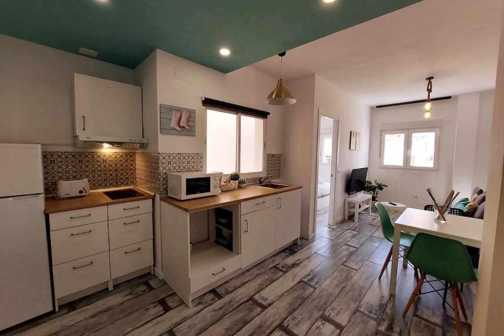 Bonito Apartamento En 2º Linea De Playa & Parking Lägenhet Málaga Exteriör bild