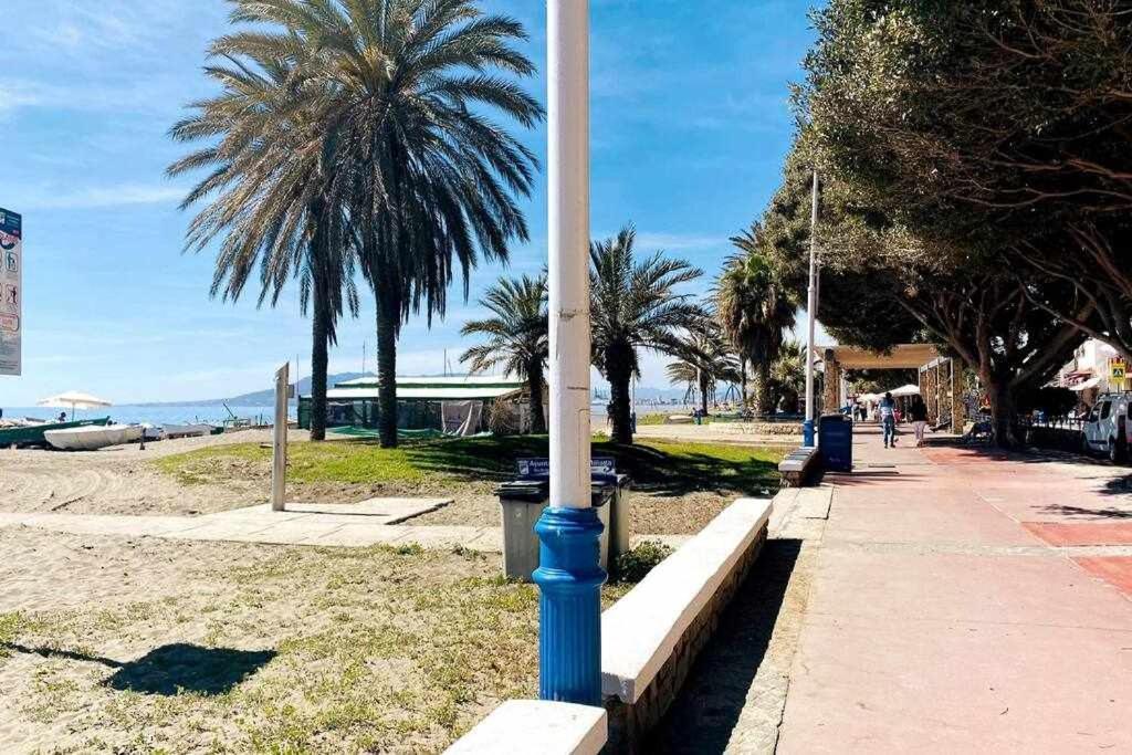 Bonito Apartamento En 2º Linea De Playa & Parking Lägenhet Málaga Exteriör bild